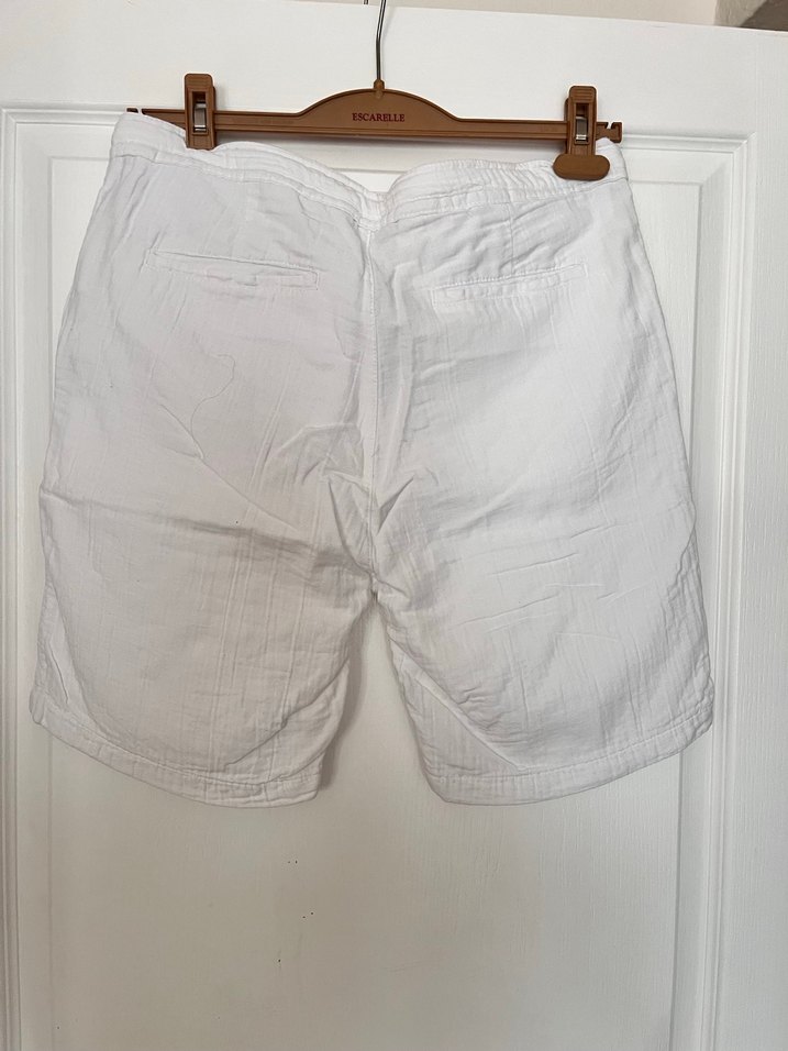 Erkek  Beyaz Keten Kemerli Bermuda Şort - Görsel 2