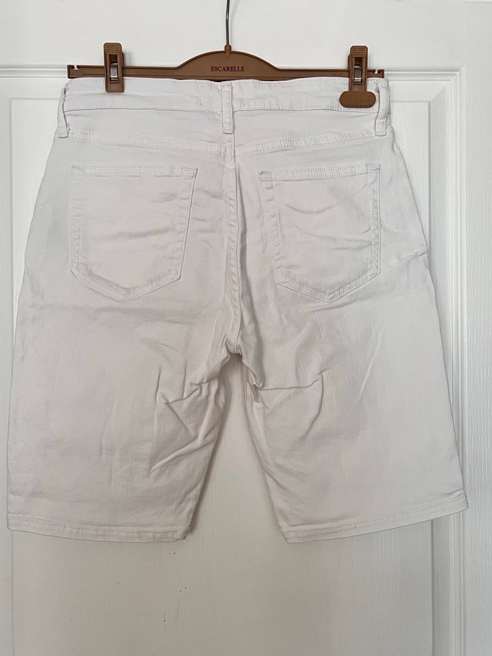 Beyaz Bermuda Şort Regular Fit - Görsel 2