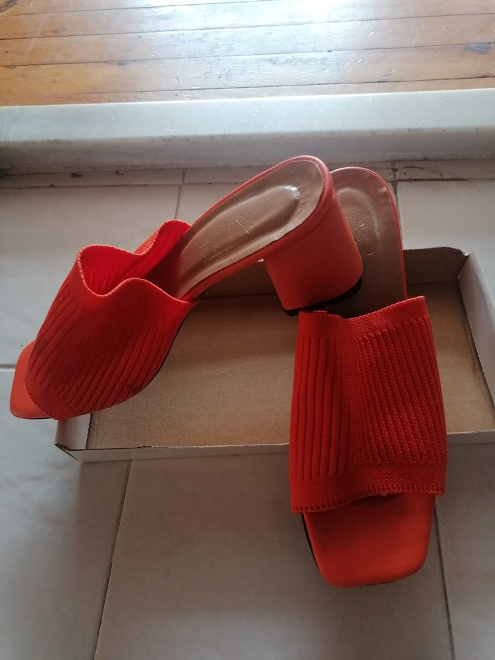 Kırmızı Pliseli Blok Topuklu Kadın Terlik - Görsel 2