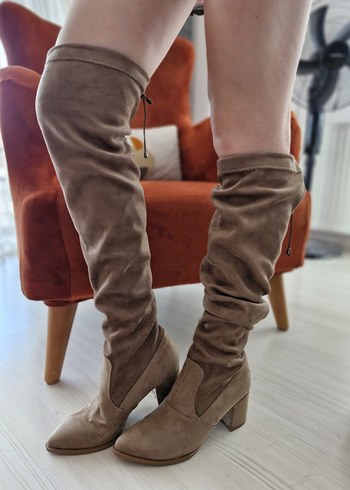 Bej Süet Dizüstü Stiletto Botlar