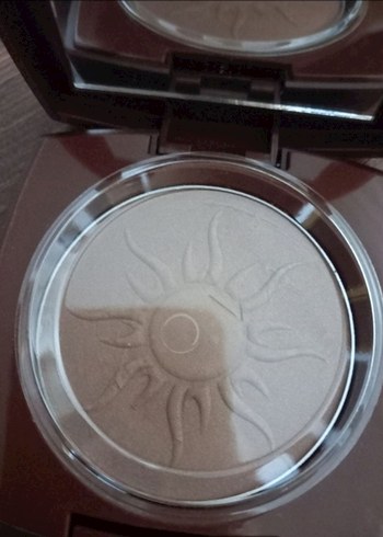 Avon glow bronz pudra