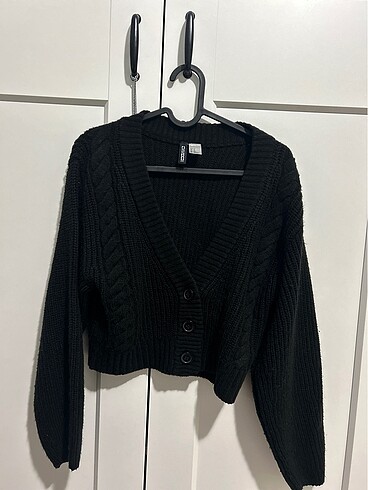 H&M crop kazak