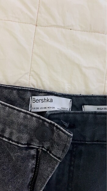 38 Beden Bershka çift renk kot şort