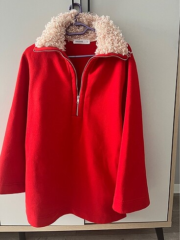 YAKASI KÜRKLÜ SWEATSHIRT