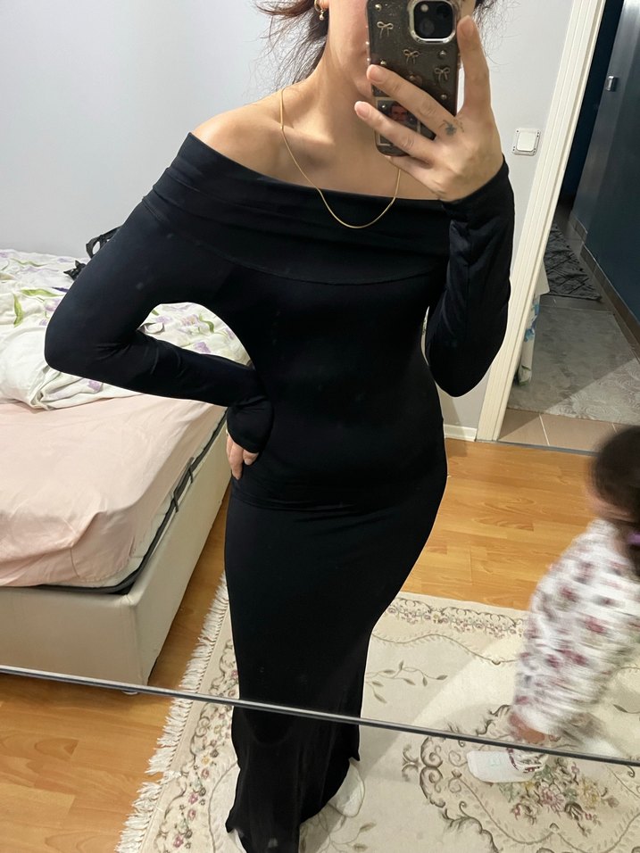 Siyah Uzun Drapeli Kayık Yaka Elbise - Görsel 2