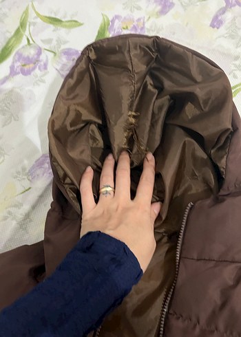 Kahverengi Kapüşonlu Kemerli Kadın Kışlık Mont - Görsel 4