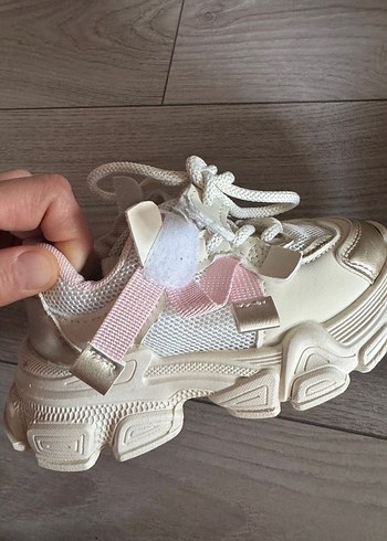 Kız Çocuk Beyaz Bağcıklı Spor Ayakkabı - Görsel 2