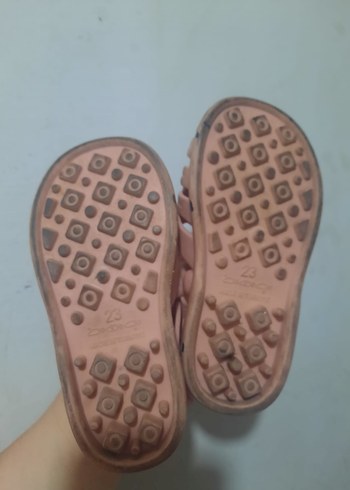 23 Beden ten rengi Renk Kız Çocuk Bej Lastik Sandalet
