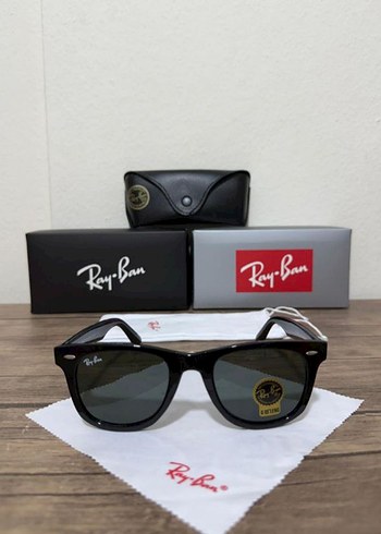 Parlak Siyah Ray-Ban Kadın Güneş Gözlüğü