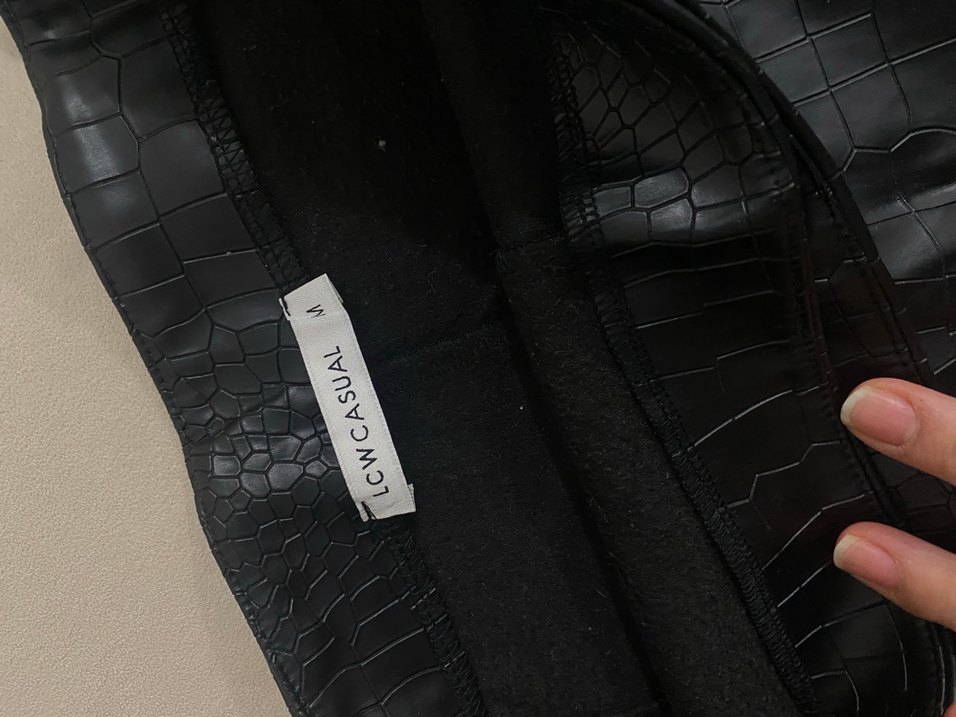 Yılan Desenli Siyah Deri Midi Şort etek - Görsel 2