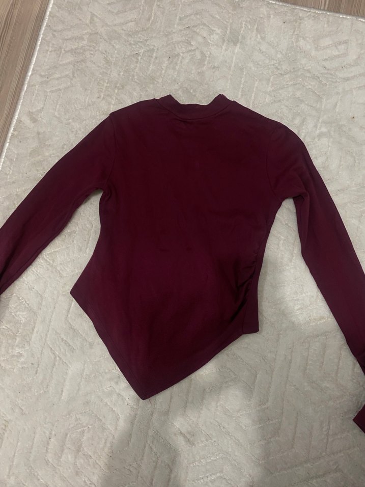 Bordo drapeli asimetrik bluz - Görsel 2