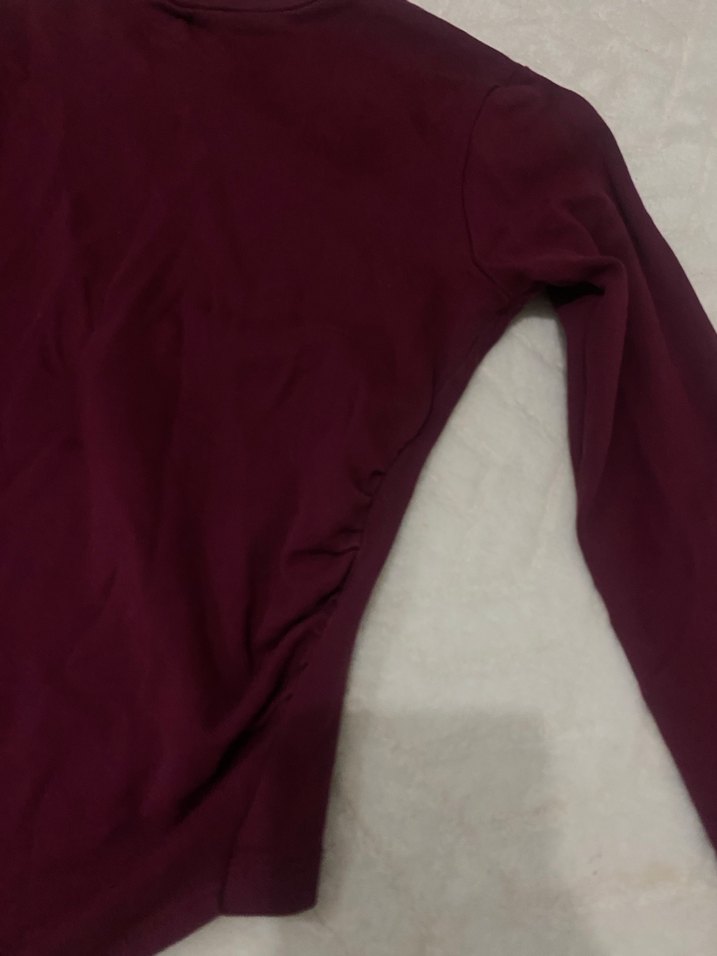 Bordo drapeli asimetrik bluz - Görsel 3