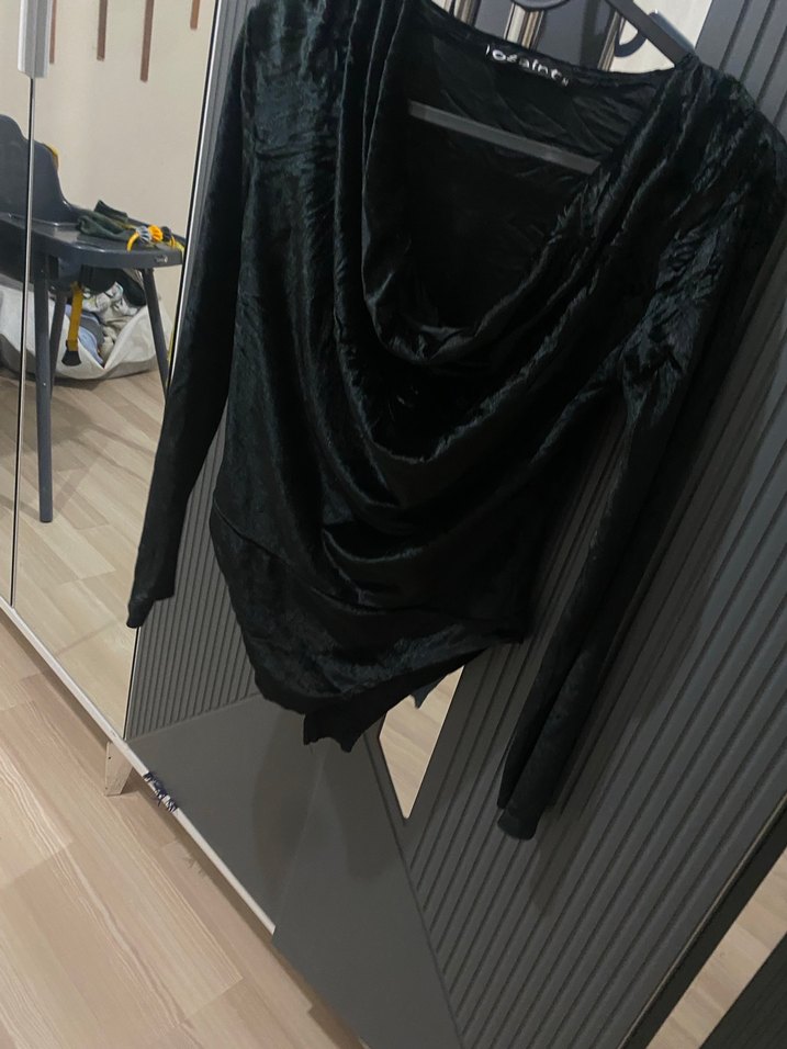 Siyah Drapeli Uzun Kollu Gotik Bluz - Görsel 2