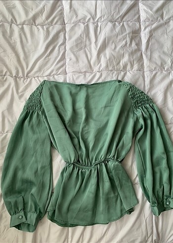V Yaka Drapeli Yeşil Uzun Kollu Bluz saten - Görsel 2