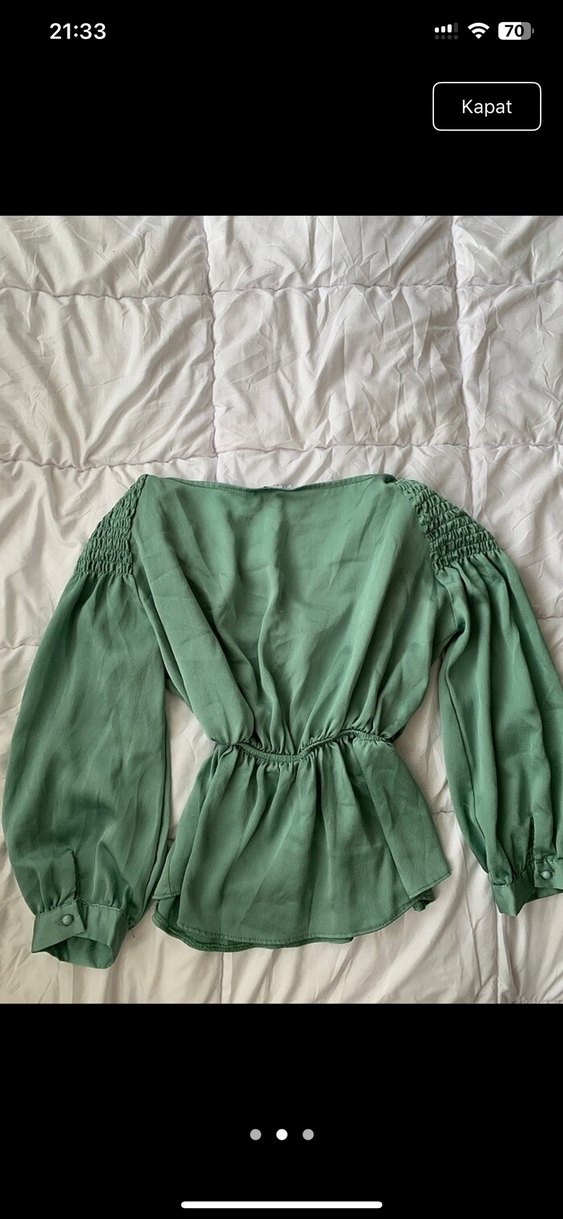 V Yaka Drapeli Yeşil Uzun Kollu Bluz saten - Görsel 2