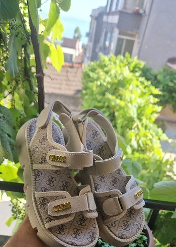 Diğer EN ÇOK TERCİH EDİLEN GUESS SANDALET