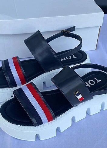 EN ÇOK TERCİH EDİLEN TOMMY SANDALET ?