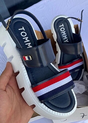 Tommybear EN ÇOK TERCİH EDİLEN TOMMY SANDALET ?