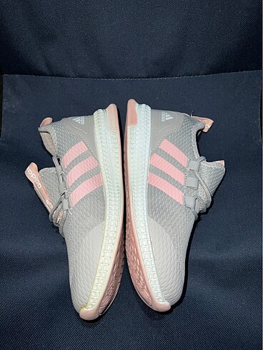 Adidas 0 ürün hiç kullanılmadı ( mağaza teşir ürünü) İTHAL