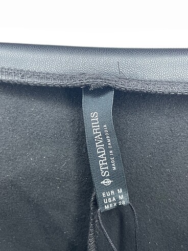 m Beden siyah Renk Stradivarius Düz Kesim %70 İndirimli.