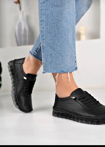 Skechers Siyah Bağcıklı Günlük Spor Ayakkabı