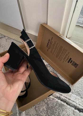 inci Siyah Süet Tokalı Stiletto Topuklu Ayakkabı