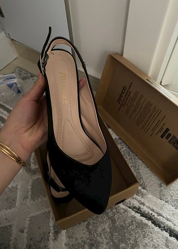 Siyah Süet Tokalı Stiletto Topuklu Ayakkabı