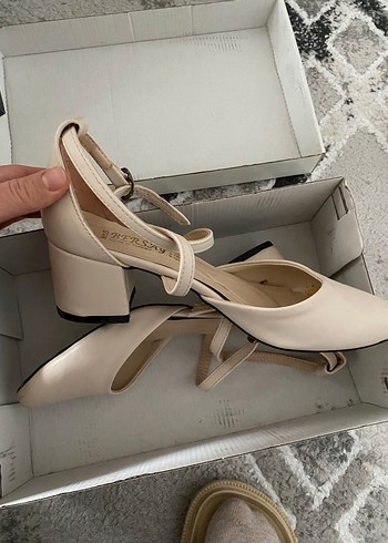 Diğer Bej Tokalı Stiletto Topuklu Kadın Ayakkabı