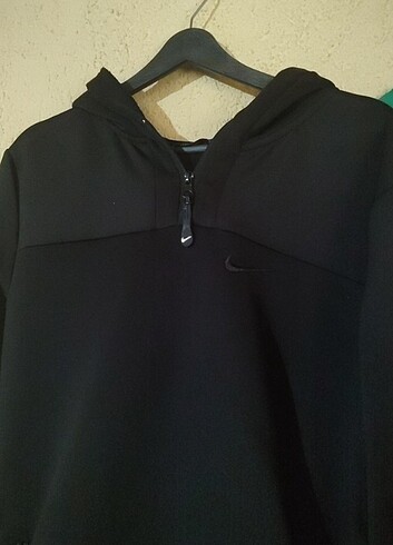 Nike üst