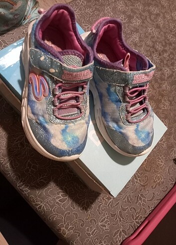 27 Beden skechers rainbow orjinal 27 no anaokulunda temiz kullanildi ışık
