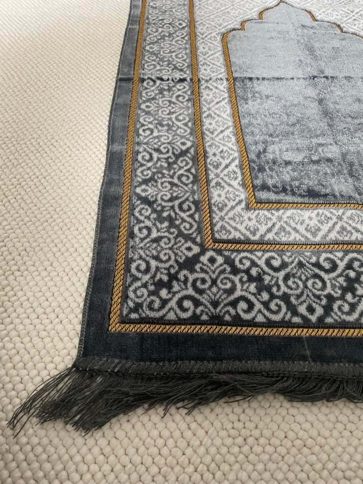Gri Nakışlı Klasik Halı Seccade - Görsel 2