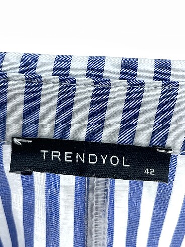 42 Beden çeşitli Renk Trendyol & Milla Gömlek %70 İndirimli.