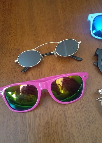 Parlak Mavi Kadın Gözlüğü - Minimalist Stil - Görsel 2