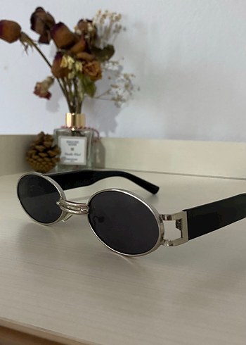 Diğer Klasik Gri Oval Tokalı Kadın Gözlüğü