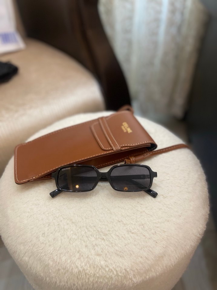 Siyah miu miu marka Kadın Güneş Gözlüğü - Görsel 2