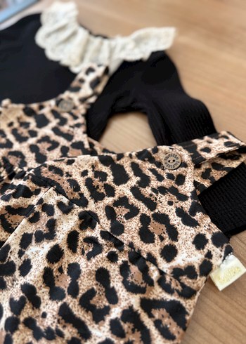 1 Yaş Beden kahverengi Renk Dantelli Yaka ve Leopar Desenli Bebek Tulum
