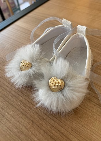 Beyaz Kürklü Nakışlı Kız Babet - Görsel 2