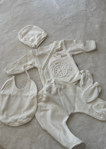 Nakışlı Beyaz Erkek Bebek Hastane Kıyafeti - Görsel 2