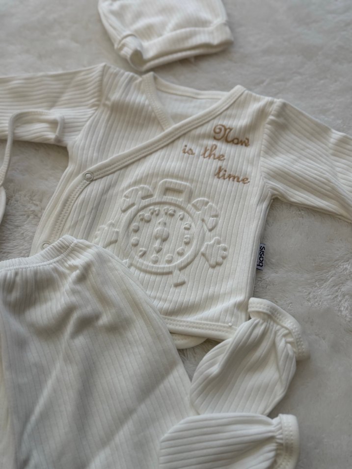 Nakışlı Beyaz Erkek Bebek Hastane Kıyafeti - Görsel 3