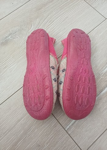 Kızlar için Pembe Nakışlı Sıcak Terlik - Görsel 3