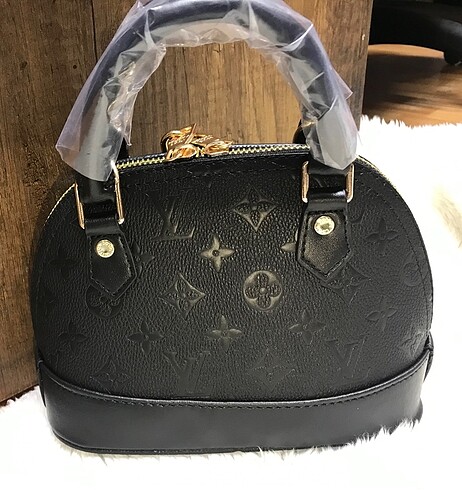 Louis Vuitton Louis Vuıtton kol çantası KİTLİ