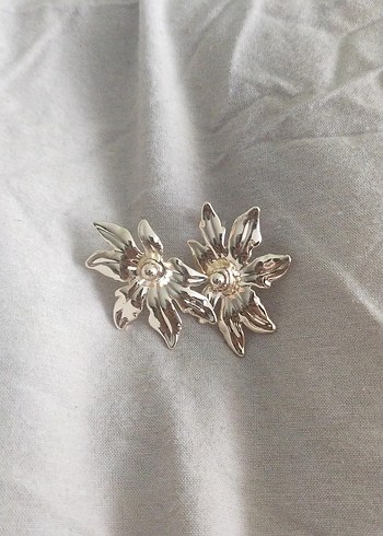 Parlak Çiçek Figürlü Vintage Küpe