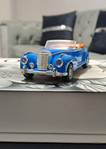 klasik metal araba 1.36 ölçek sesli ışıklı