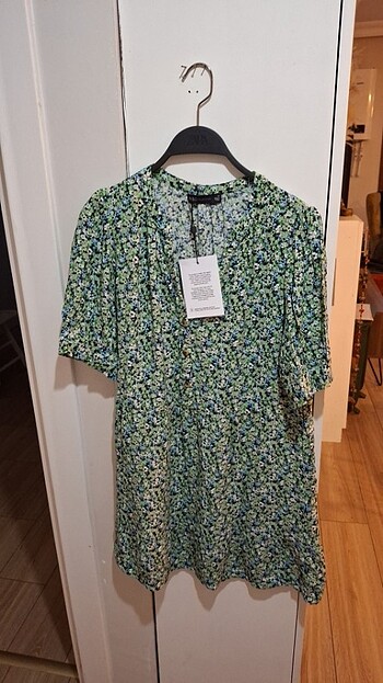Çiçek desenli M&S elbise
