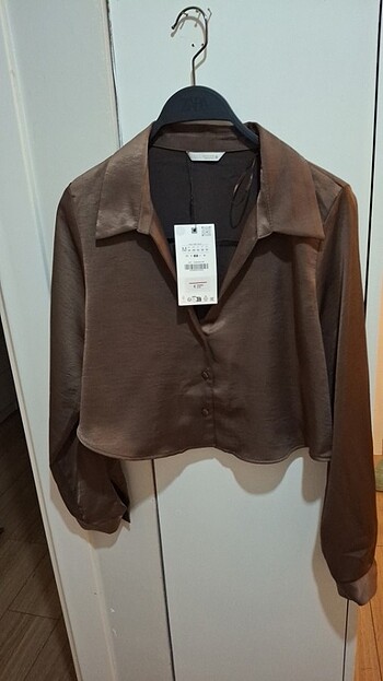 Zara saten crop gomlek