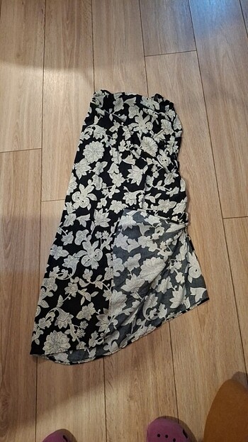 Zara yandan buzgu ve yırtmaçlı etek