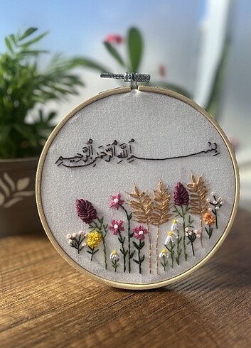 El yapımı nakışlı kasnak tablo. İstege gore duvarda yada ahsap t