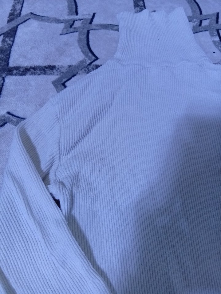 Kadın Beyaz Pamuklu Boğazlı Triko Kazak - Görsel 2