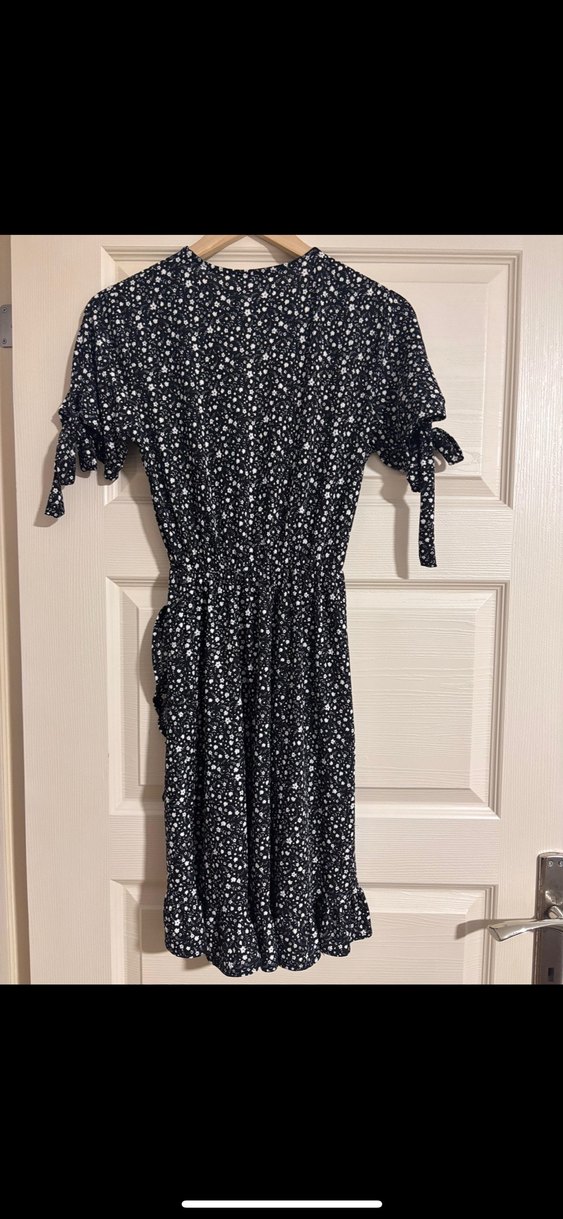 Siyah V Yaka Fırfırlı Uzun Elbise - Görsel 2