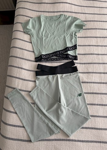 New Balance Yeşil Kemerli Spor Tayt ve tshirt takım